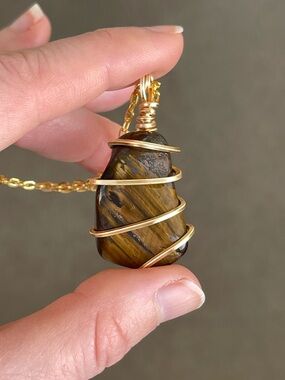 Tiger’s Eye Gold Tone Wire Wrap Necklace